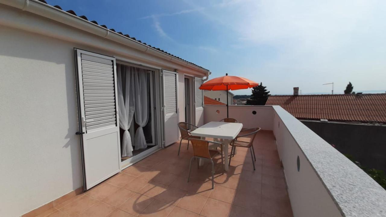Apartment Dado Novalja