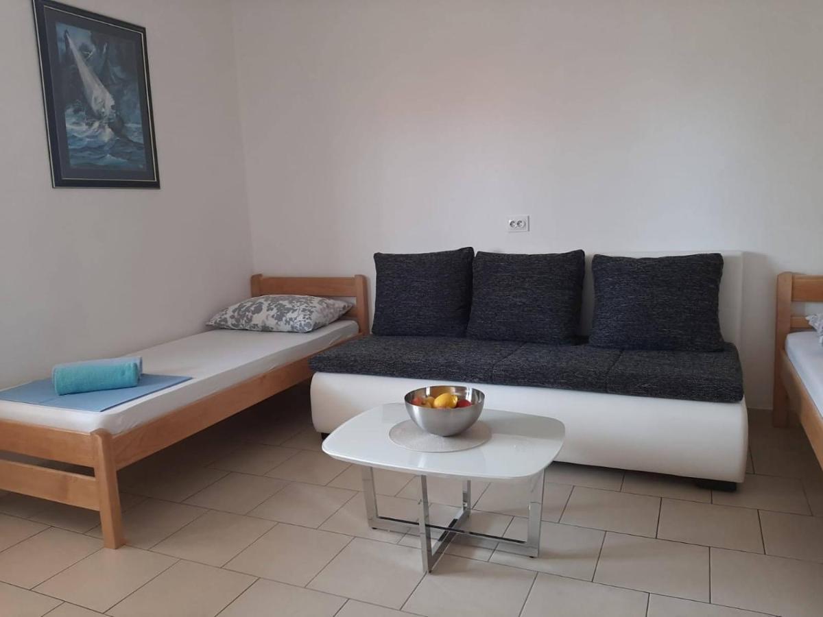 Apartment Dado Novalja