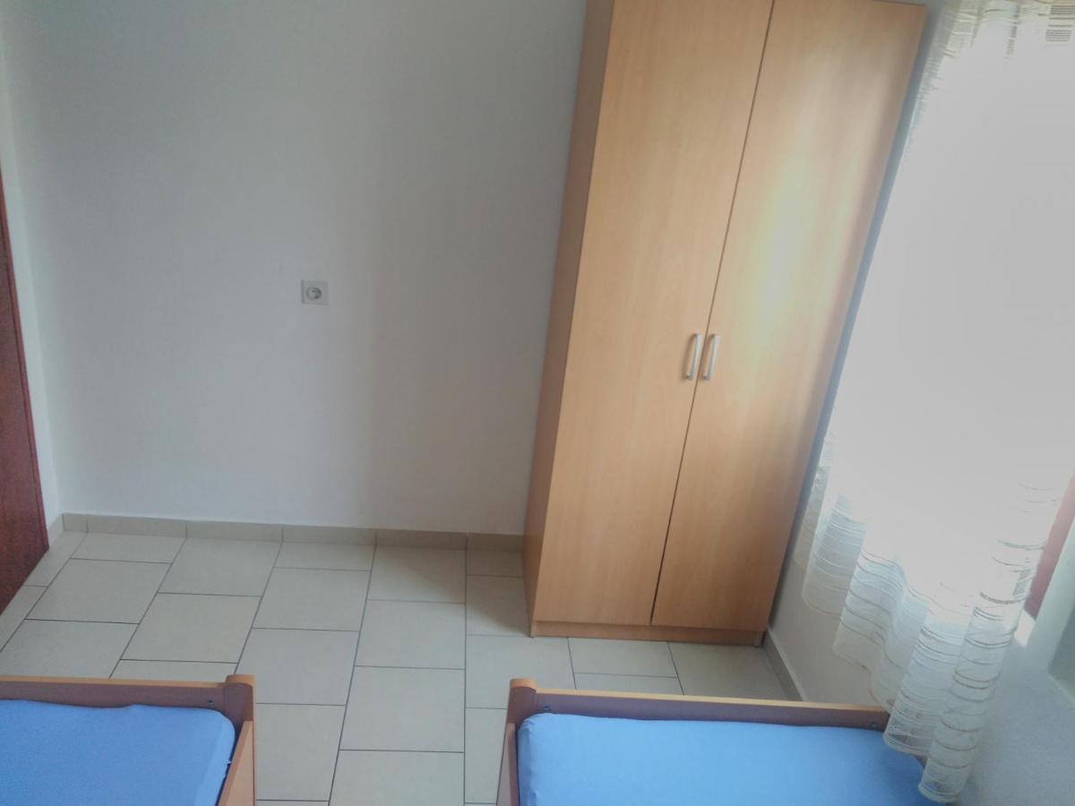 Apartment Dado Novalja