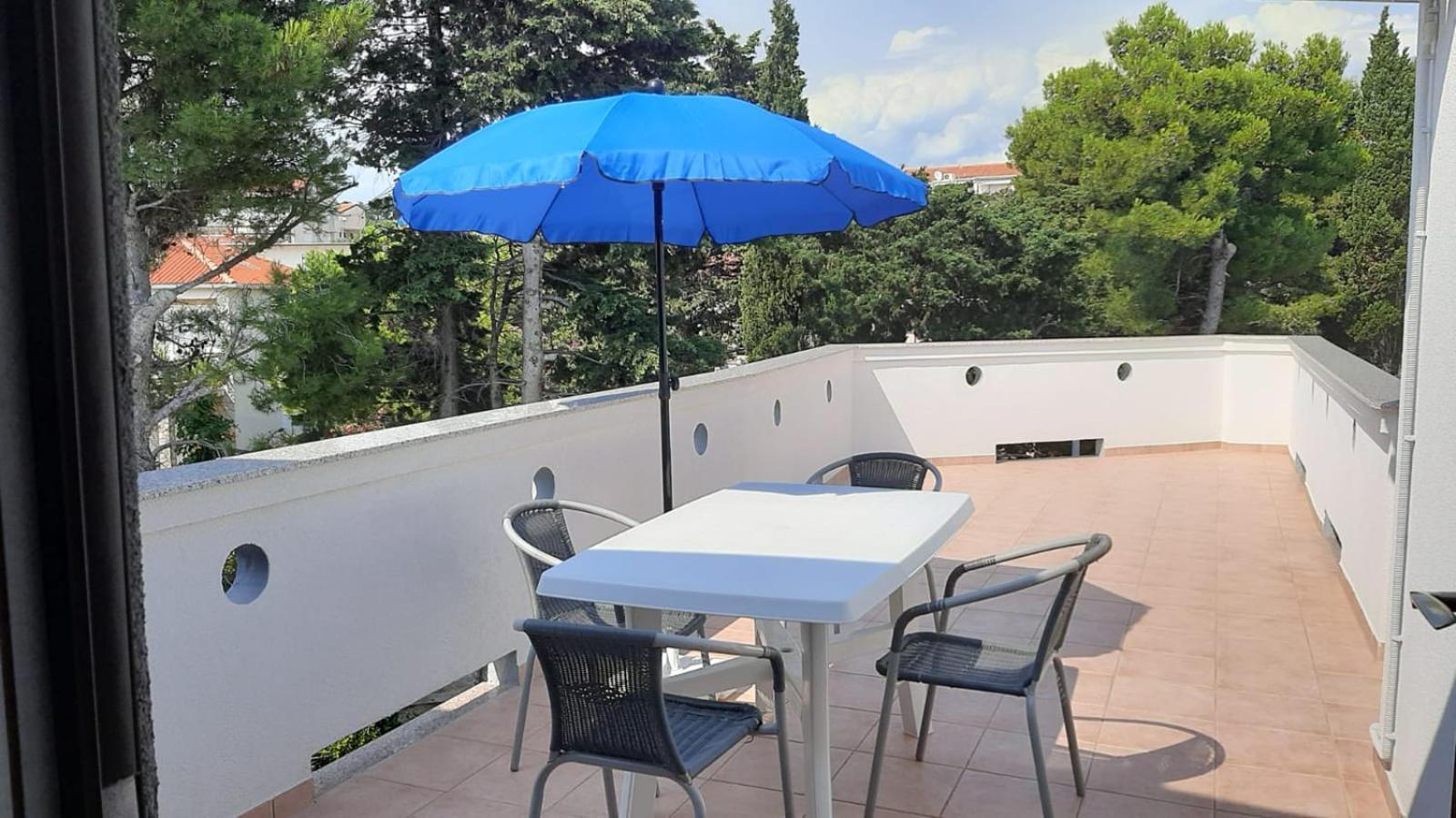Apartment Dado *